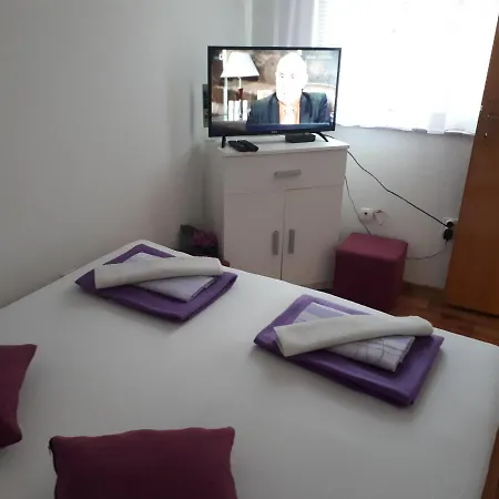 Miran אכסניה מוסטר