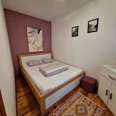 Miran אכסניה מוסטר