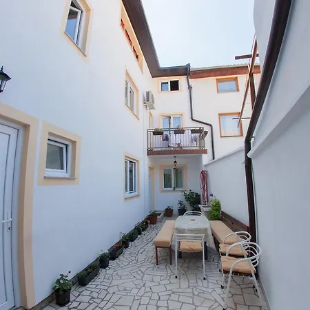 אכסניה Miran *